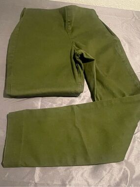 Old Navy Olive Green Cropped Straight-Leg Pants
